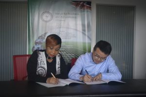 KAAA CEO and JLianco deputy General Manager Africa Branch Stephan Yuan sing a cooperation for development MOU.